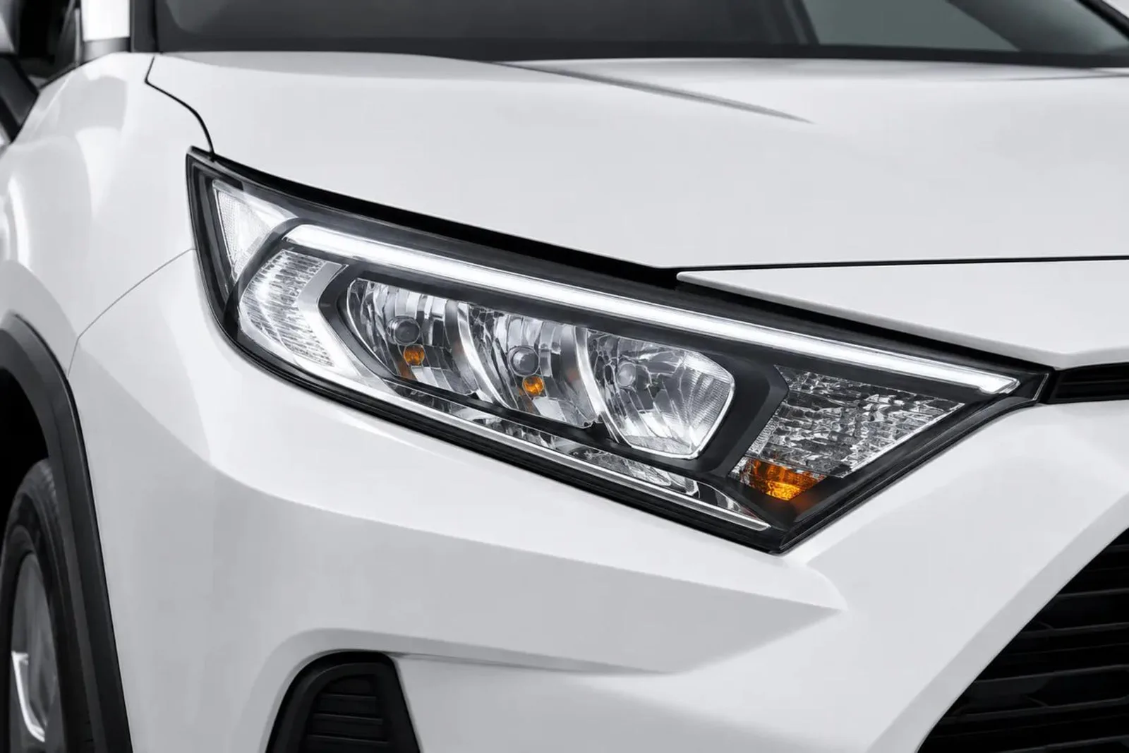 شرایط فروش تویوتا RAV4 ارزیابی مشخصات فنی پیشرانه 2 لیتری و گیربکس CVT