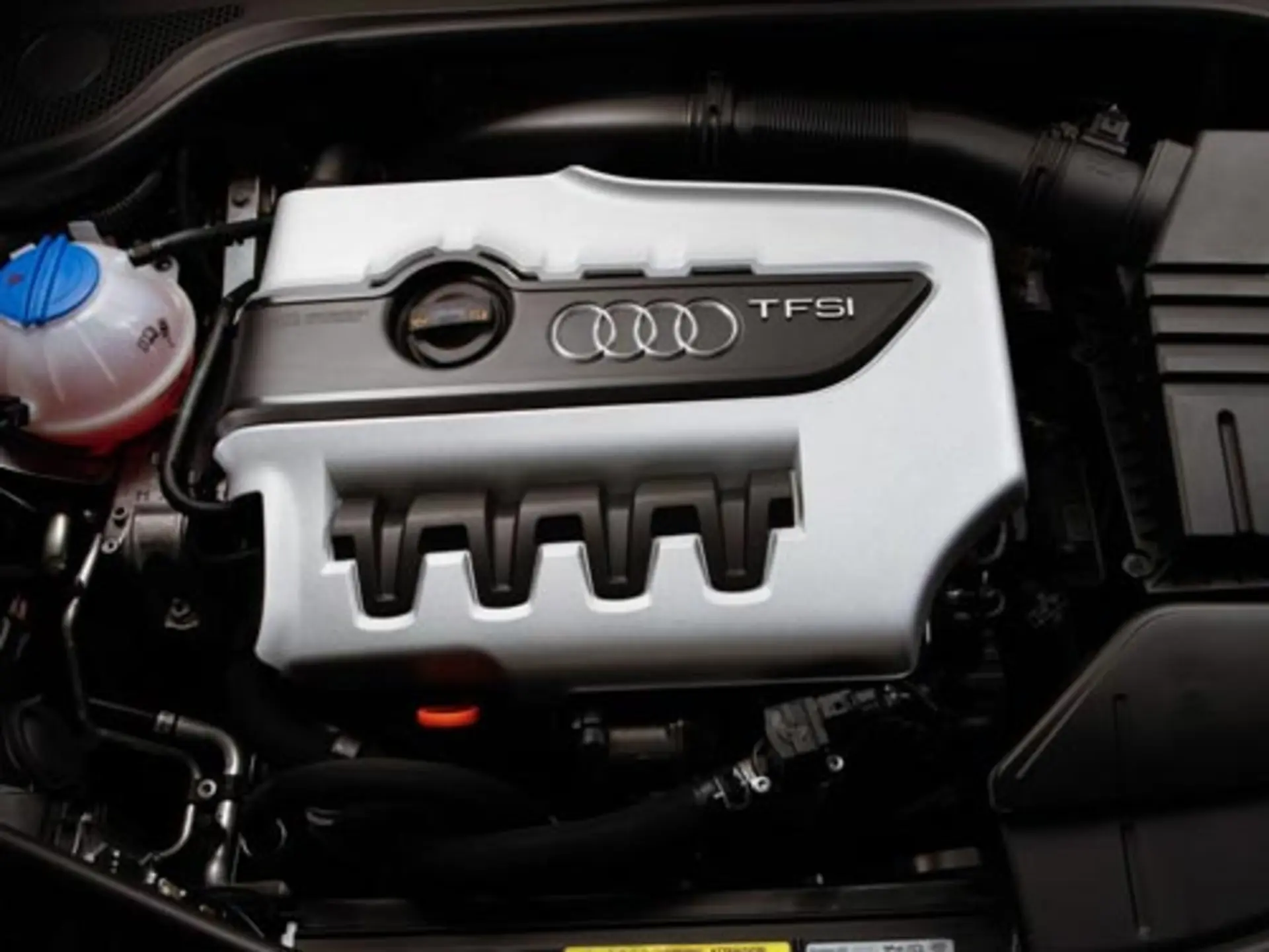 مقایسه ساختار مکانیکی موتور شش سیلندر V6 و موتور چهار سیلندر توربوشارژ