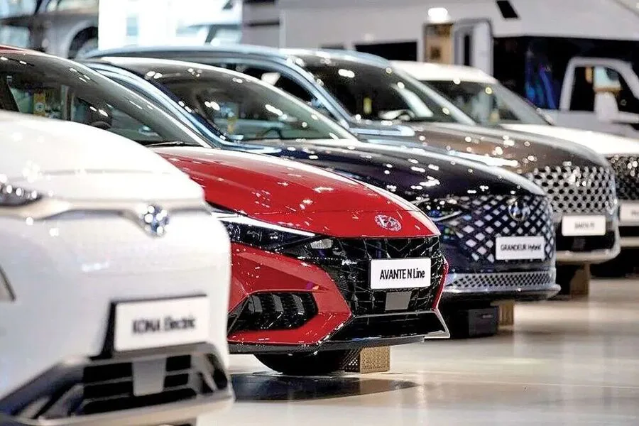خودروهای وارداتی تویوتا و مرسدس بنز در ایران