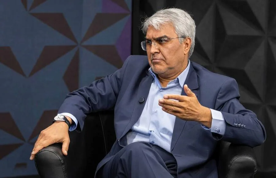 خط مونتاژ خودروهای جدید در کارخانه خودروسازی