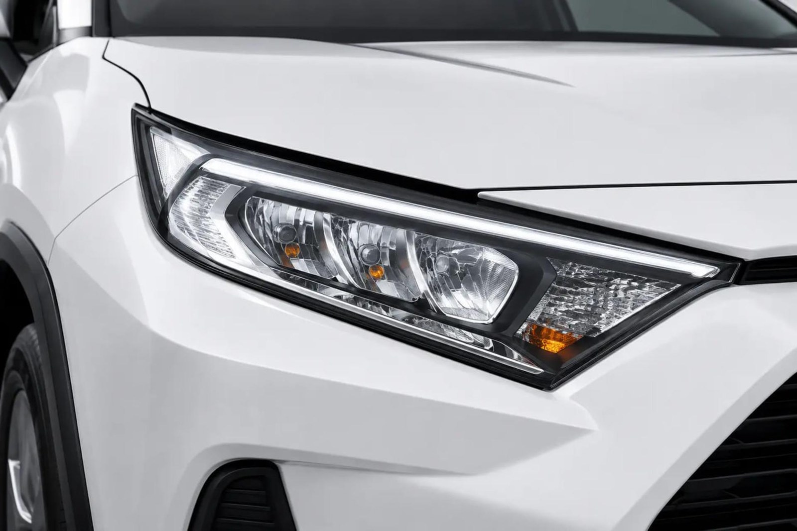 شرایط فروش تویوتا RAV4 مدل 2025 و بررسی قیمت قطعی 3 شرایط فروش تویوتا RAV4 ارزیابی مشخصات فنی پیشرانه 2 لیتری و گیربکس CVT